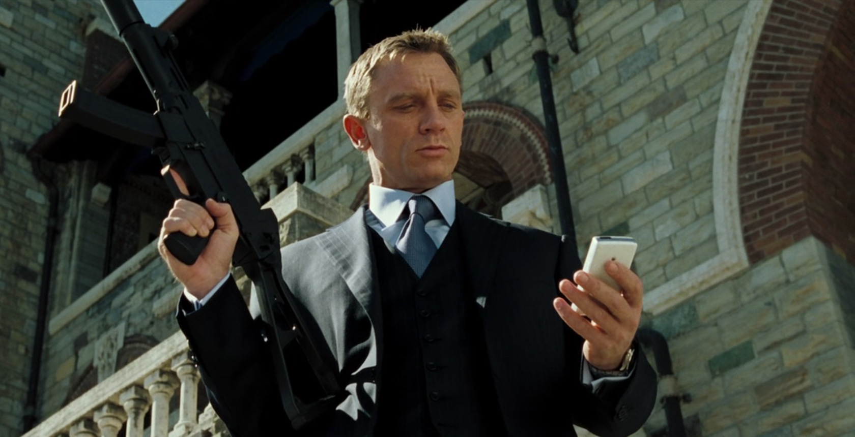 Video: James Bond op jacht naar Pokémon