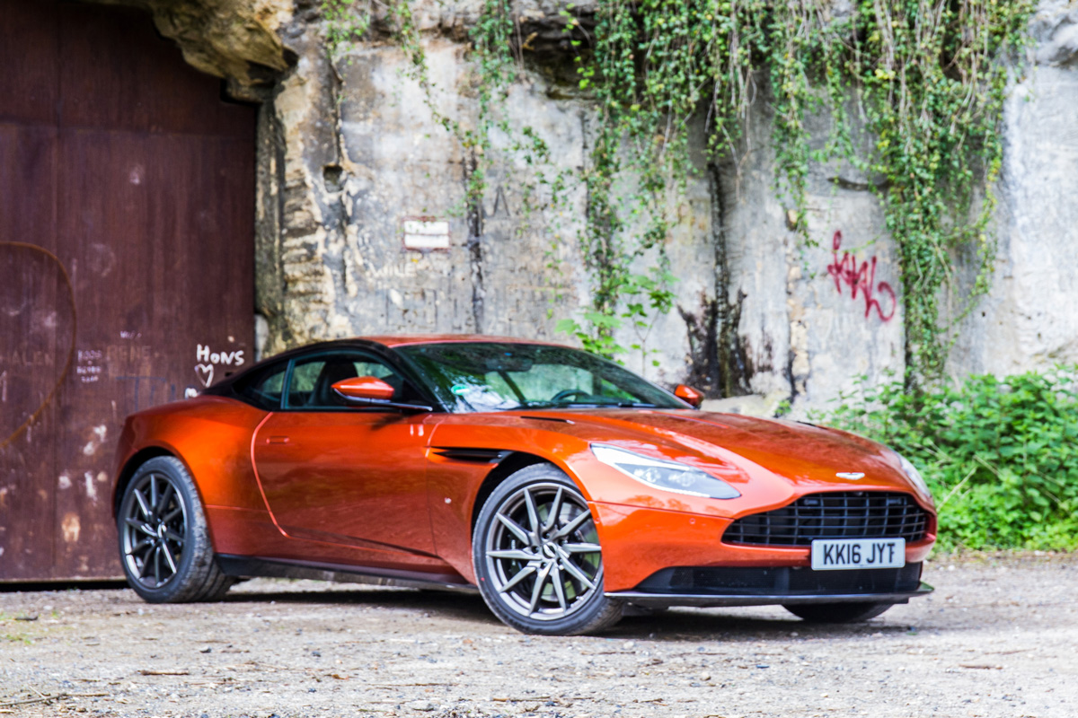 Video: Is de Aston Martin DB11 Bond-proof?