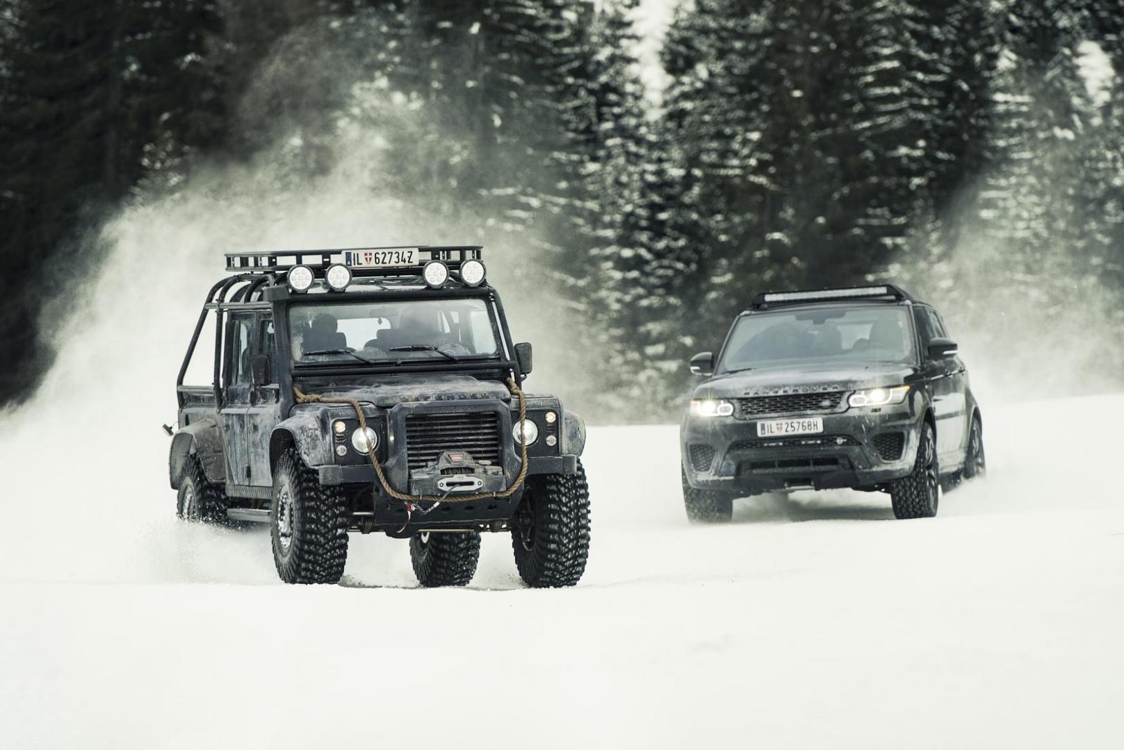 Land Rover Defender uit Spectre onder de hamer