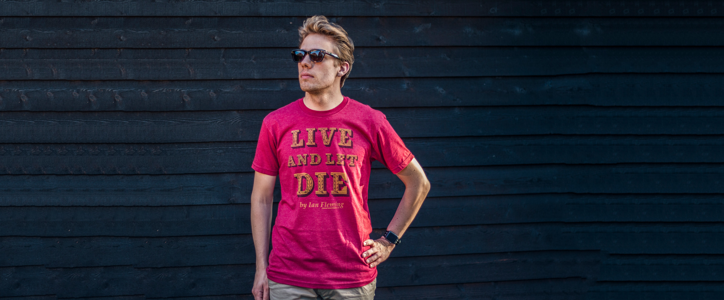 Review: T-shirts in het ontwerp van Ian Fleming’s boeken (Winactie)