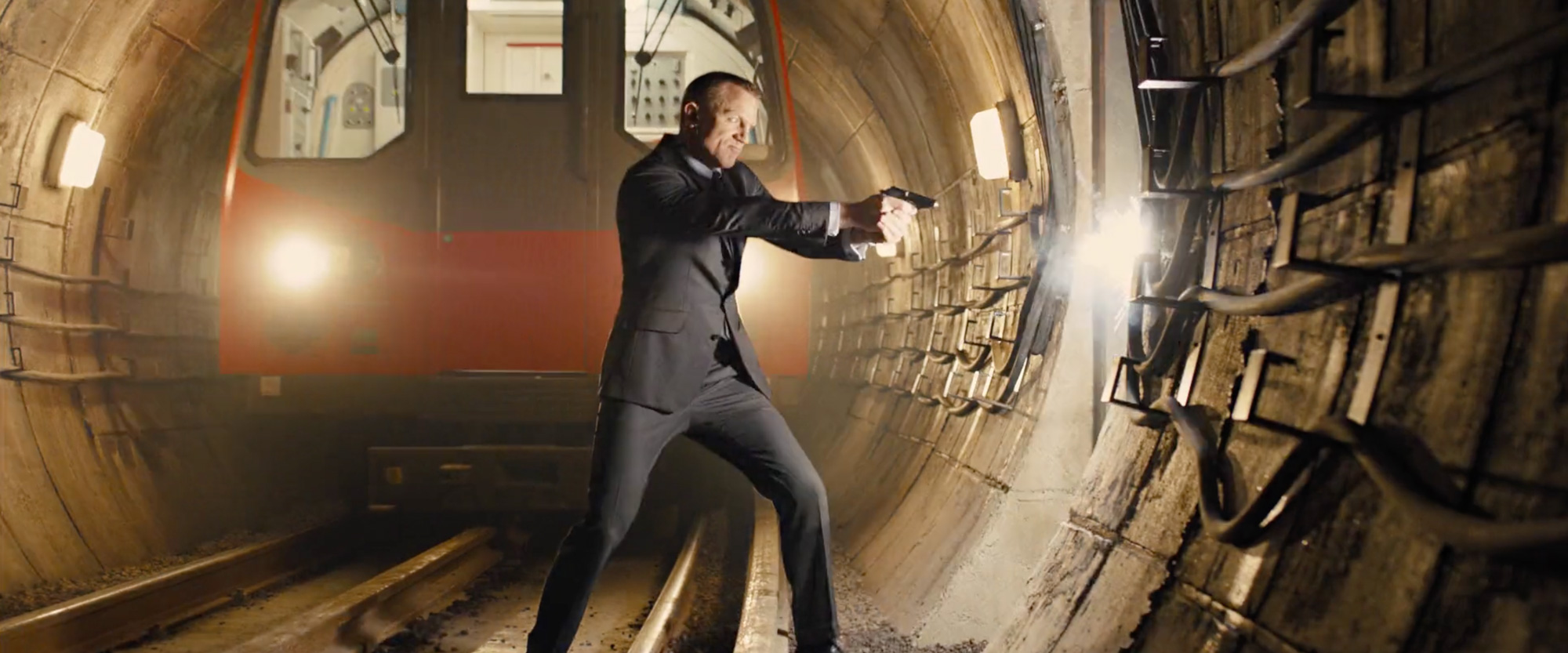 Bondspots: Bond takes the London Underground