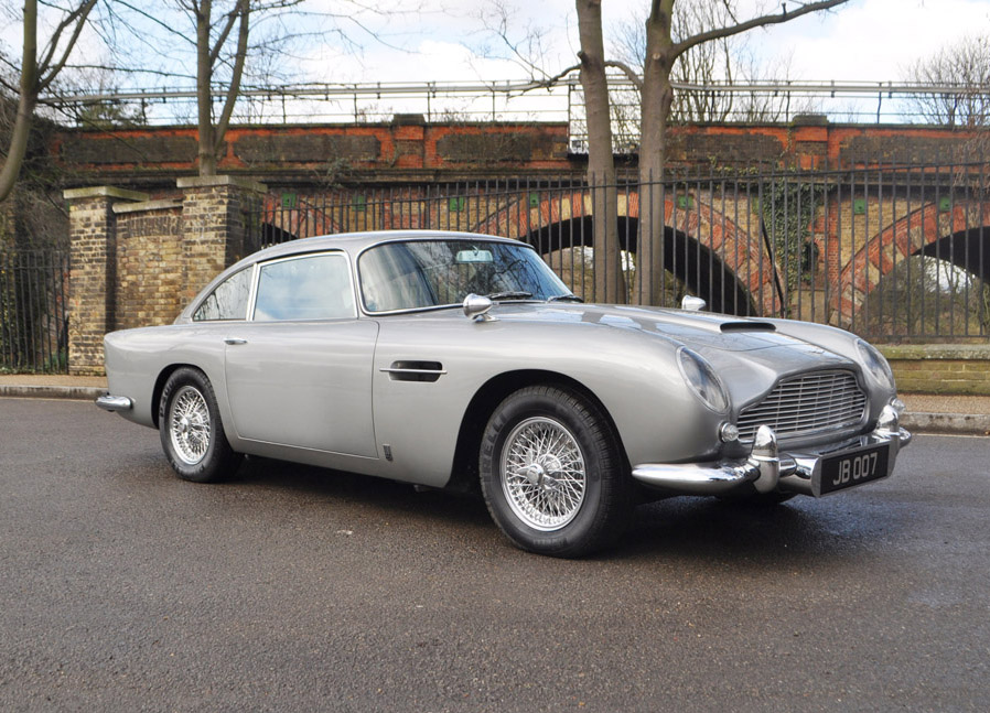 Aston Martin DB5 met gadgets te koop
