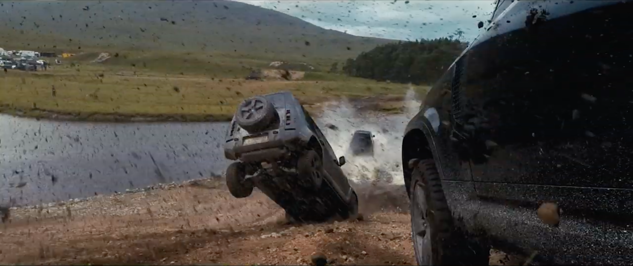 No Time To Die: De Land Rover Defender (video)