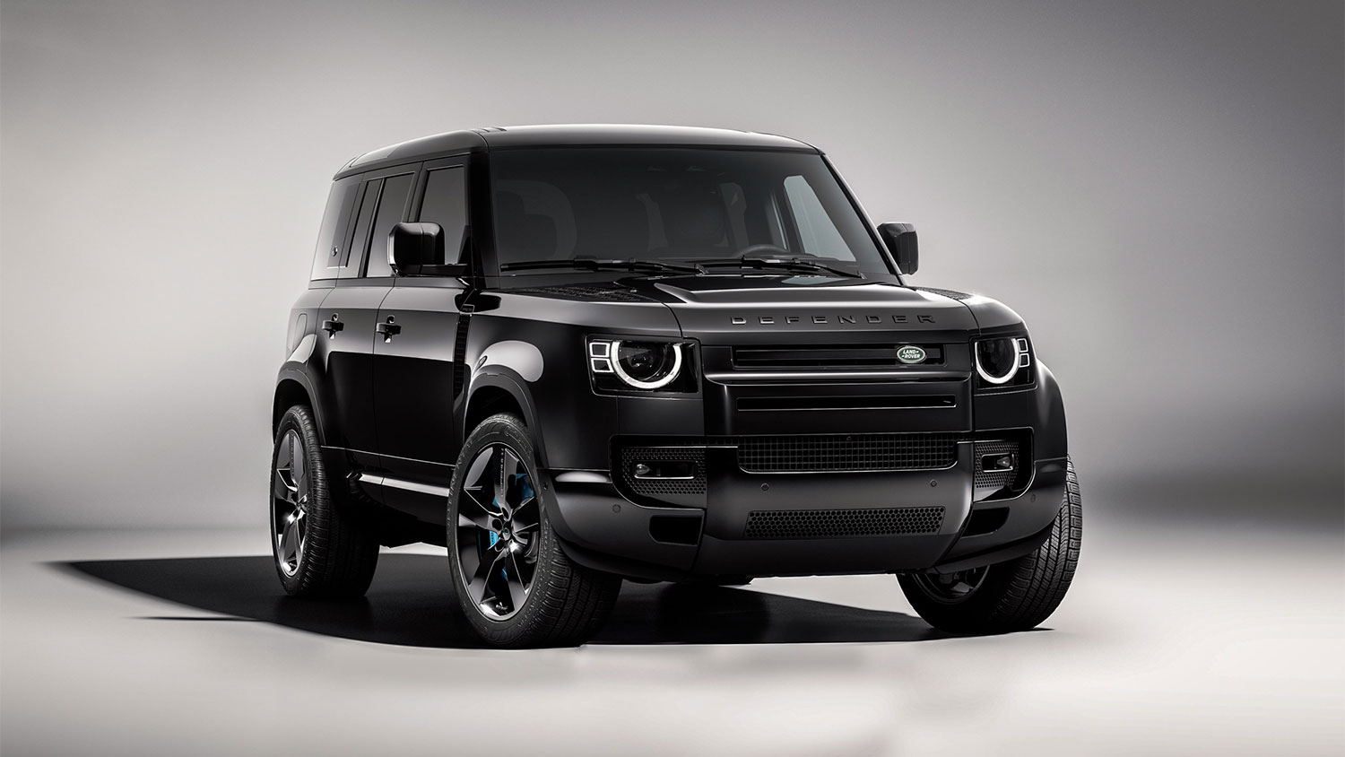 Bruut: De Land Rover Defender V8 Bond Edition
